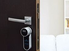 serrure connectee entr vachette à ORVAULT